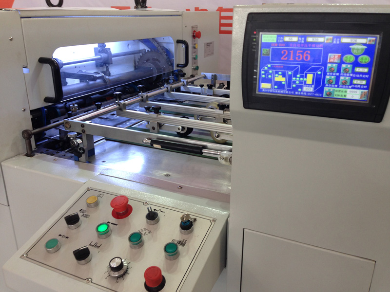 Máquina de arrugas de corte automático con modelo de extracción automática AEM-1080Q